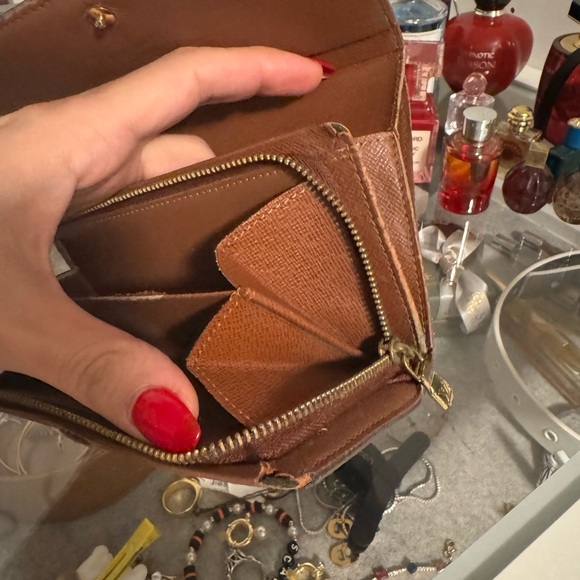 Louis Vuitton Vintage Wallet - Picture 7 of 9